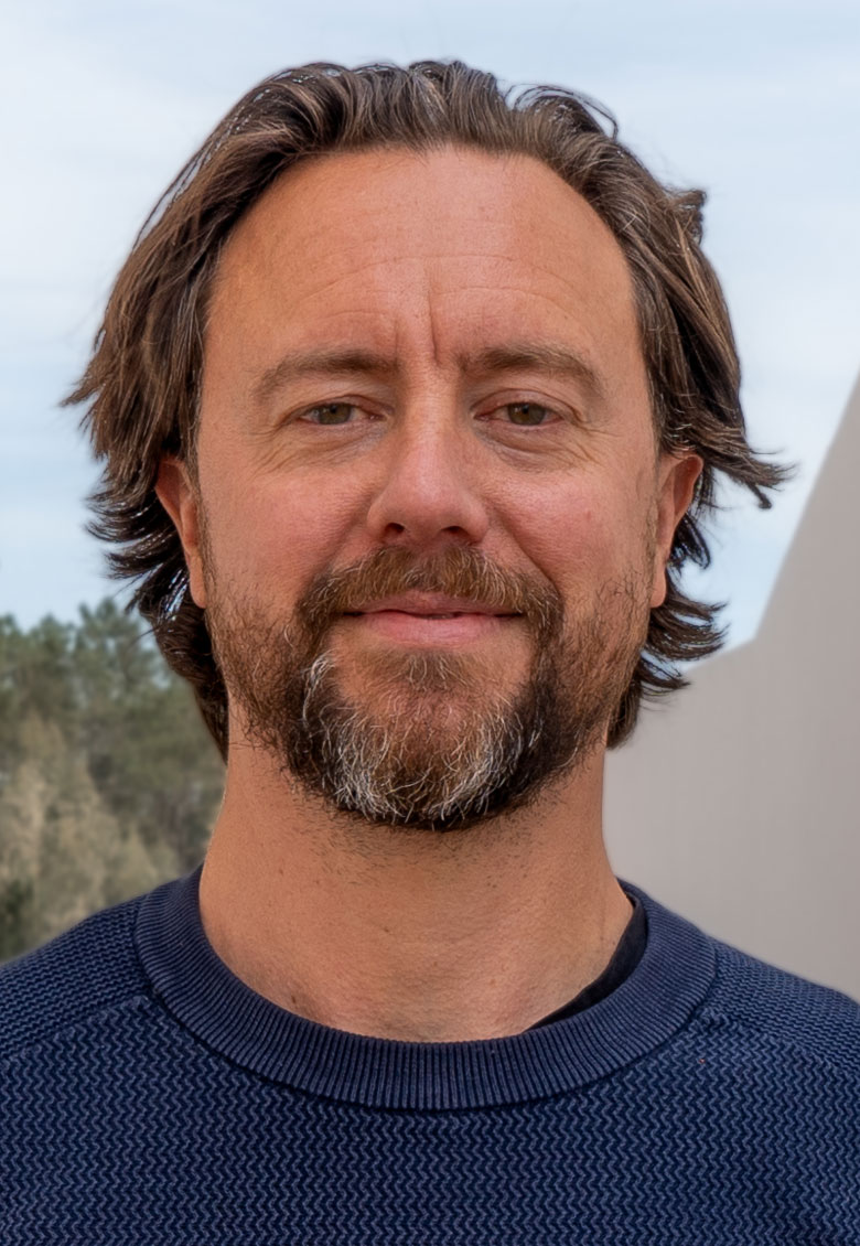 Portrait photo of Robert Zwamborn